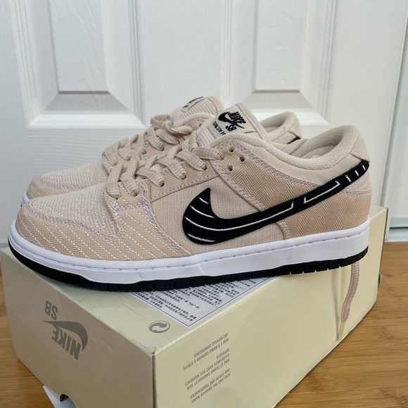 Nike Other - NWT—Nike SB Albino & Preto Dunk Low, Size 9.5–Includes 5 Laces